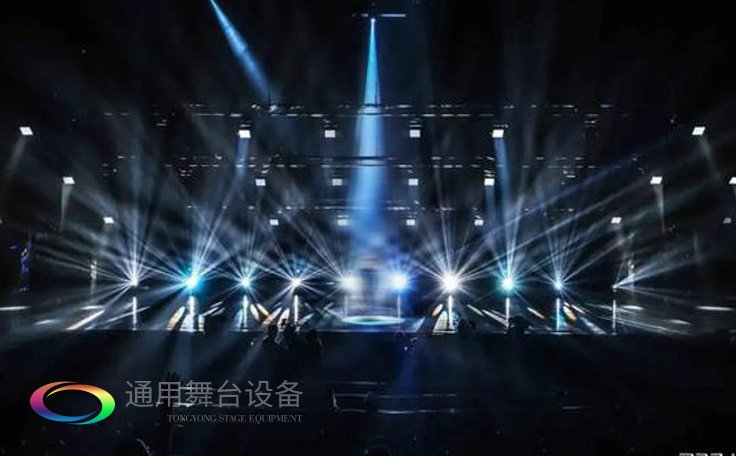 視覺屏幕為主、條狀LED屏幕、燈光設備及舞臺幕布詮釋當下舞臺設計潮流