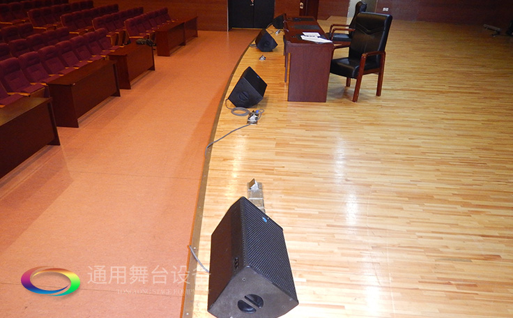 通用舞臺專業(yè)性、全方位優(yōu)勢！業(yè)務(wù)涉及舞臺機械、阻燃幕布、專業(yè)燈光系統(tǒng)、專業(yè)音響系統(tǒng)