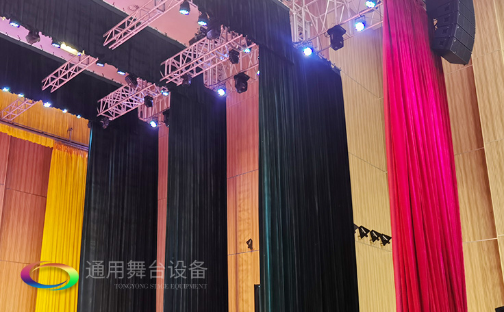 遷換場景、揭示活動主體、渲染演出氣氛、提升演出效果——舞臺阻燃幕布