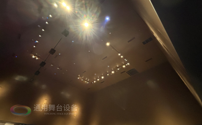 高效安裝舞臺吊桿、阻燃幕布，助力博物館多功能舞臺升級